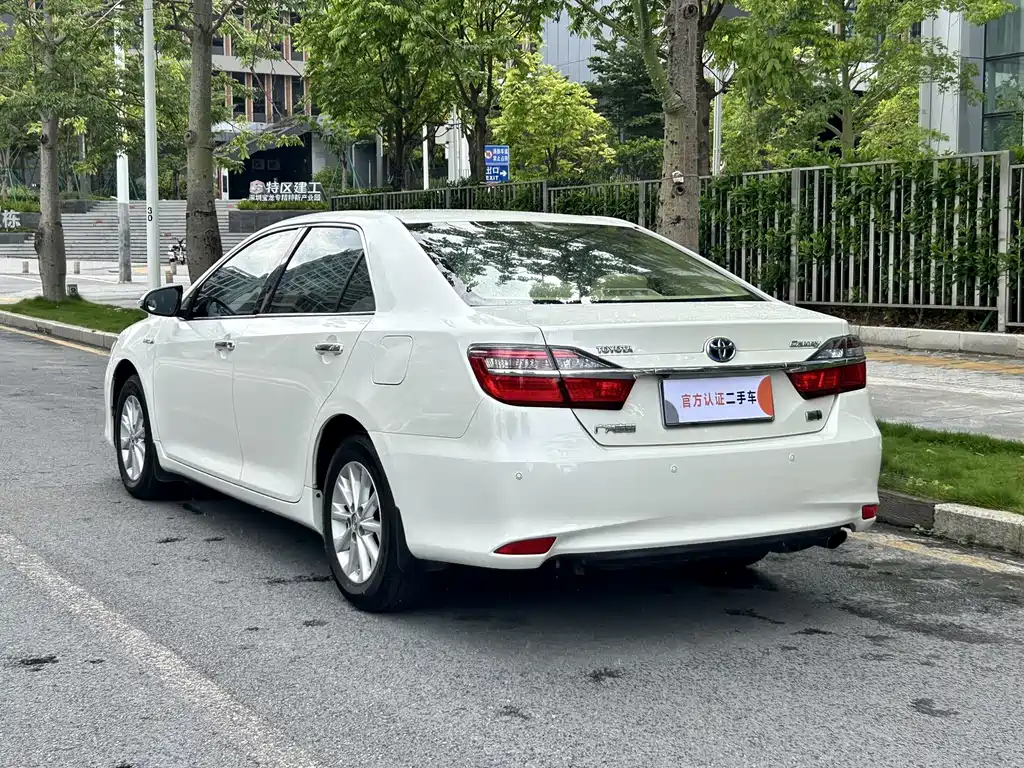 Toyota Camry 2017 — фото 6