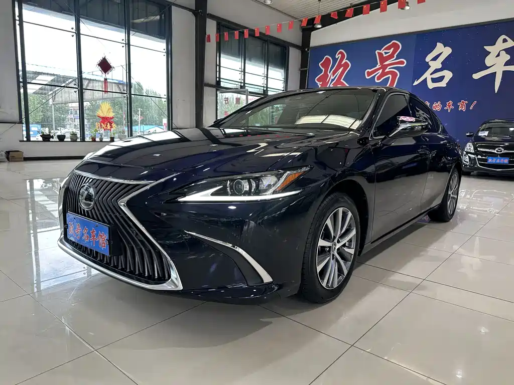Lexus ES 2019