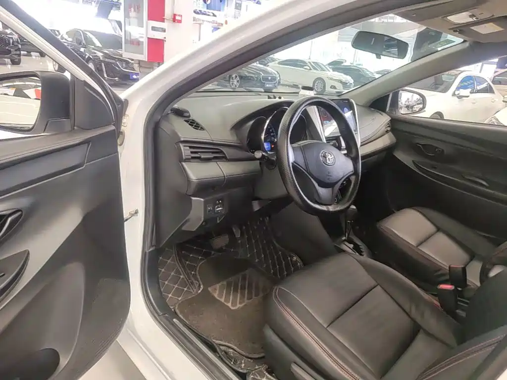 Toyota Yaris L 2018 — фото 16