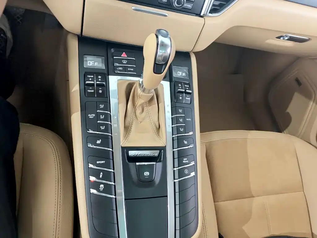 Porsche Macan 2015 — фото 14