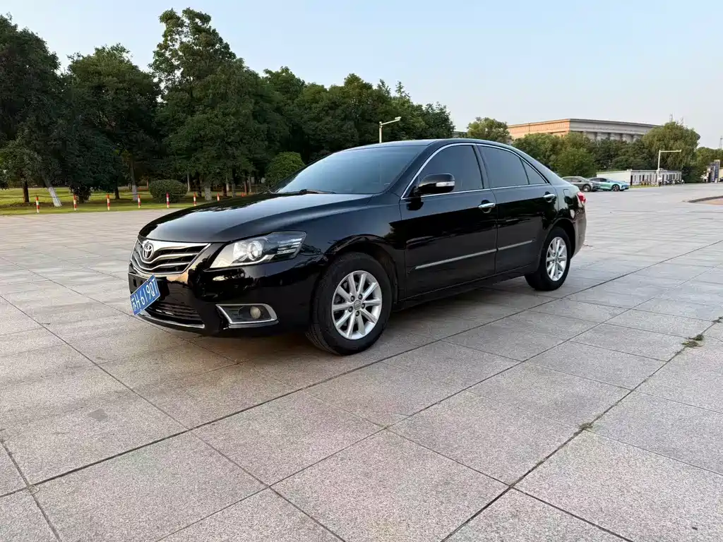 Toyota Camry 2015 — фото 3