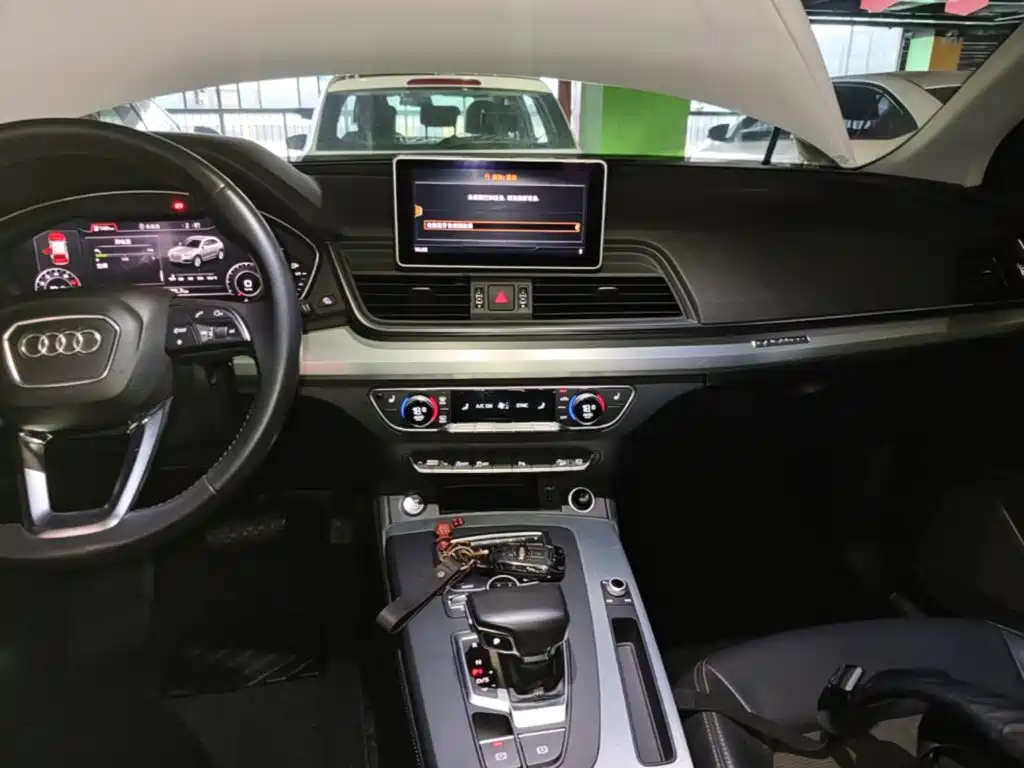 Audi Q5L 2019 — фото 13