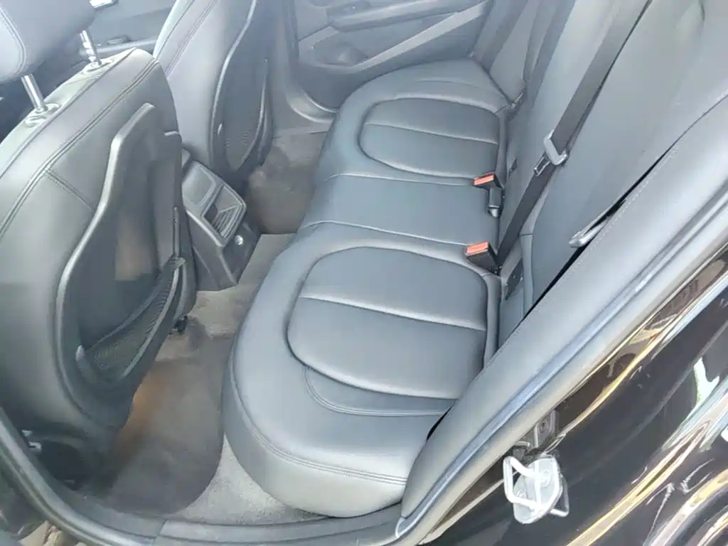 BMW 1 Series 2018 — фото 17