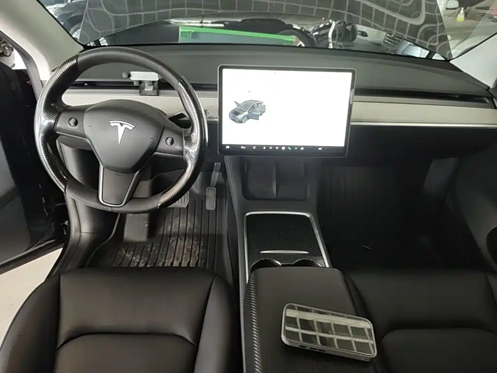 Tesla Model Y 2024 — фото 10
