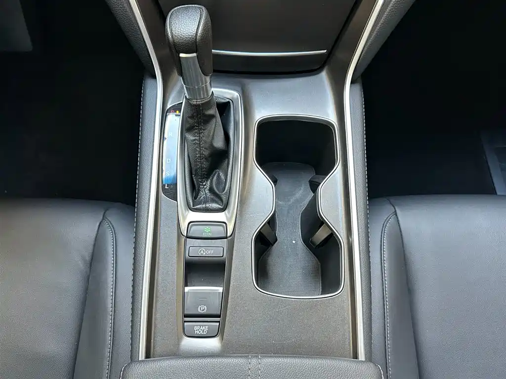 Honda Accord 2022 — фото 15
