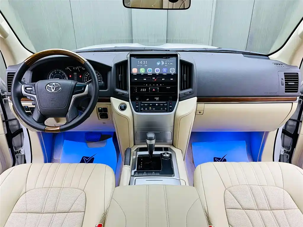Toyota Land Cruiser 2017 — фото 9