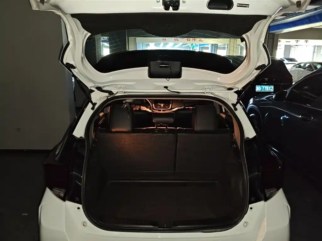 Toyota Yaris L 2022 — фото 19