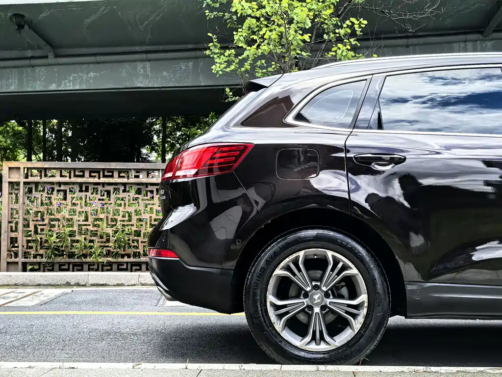 Borgward BX7 2019 — фото 11
