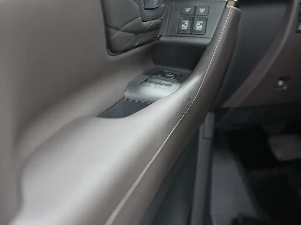 Toyota Alphard — фото 10