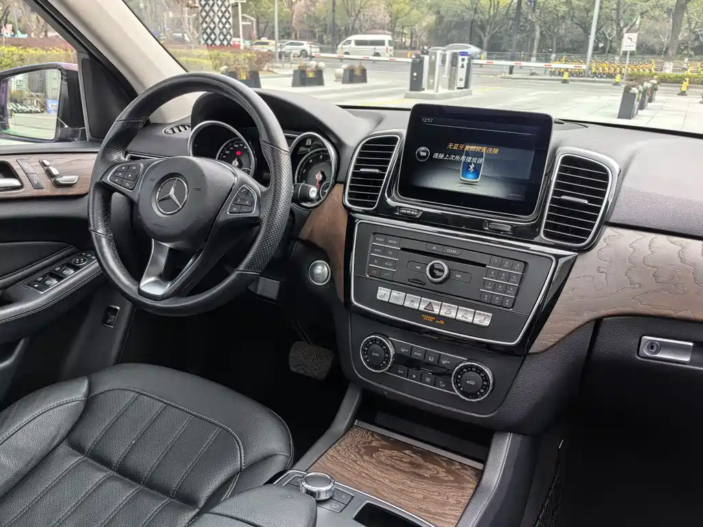 Mercedes-Benz GLE 2017 — фото 16
