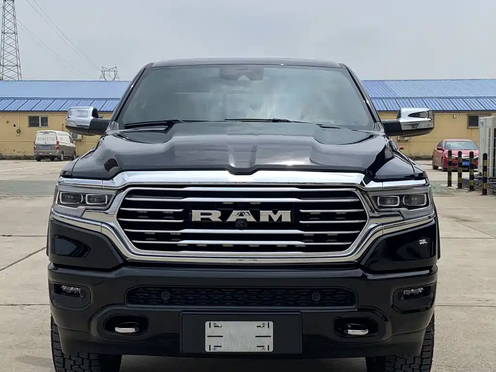 RAM Trucks 2025 — фото 2