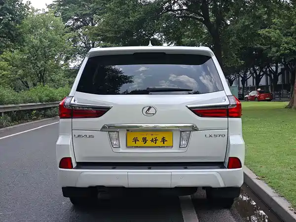 Lexus LX 2016