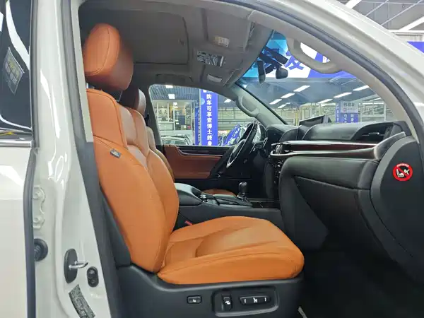 Lexus LX 2016