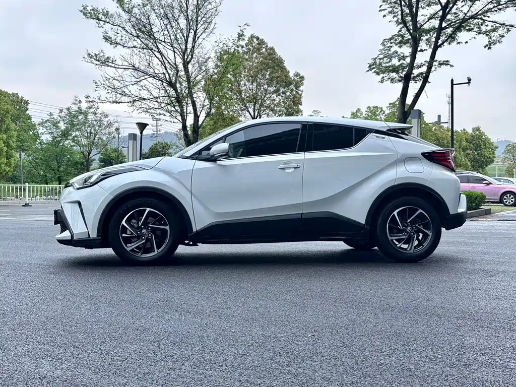 Toyota C-HR 2025 — фото 5