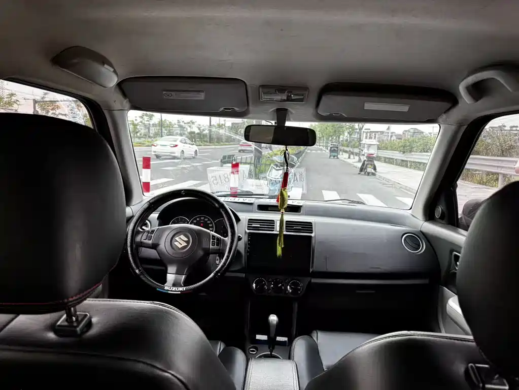 Suzuki Swift 2013 — фото 10