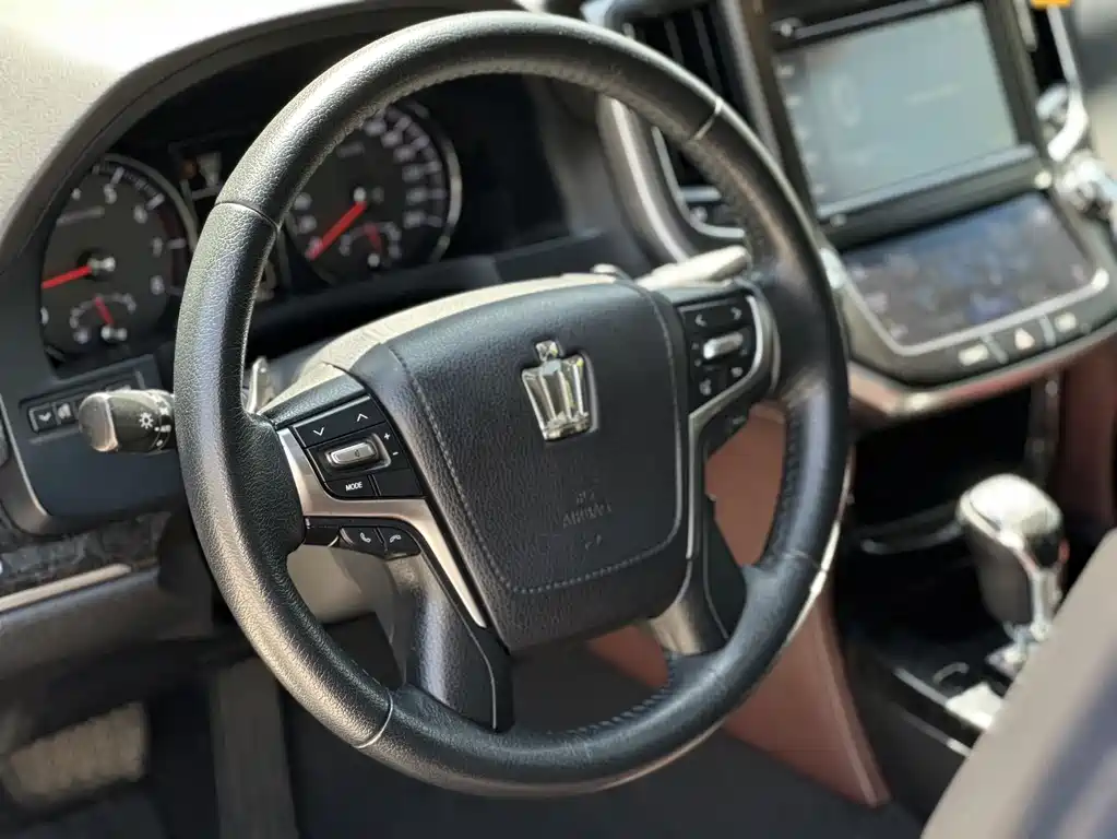 Toyota Crown 2018 — фото 12