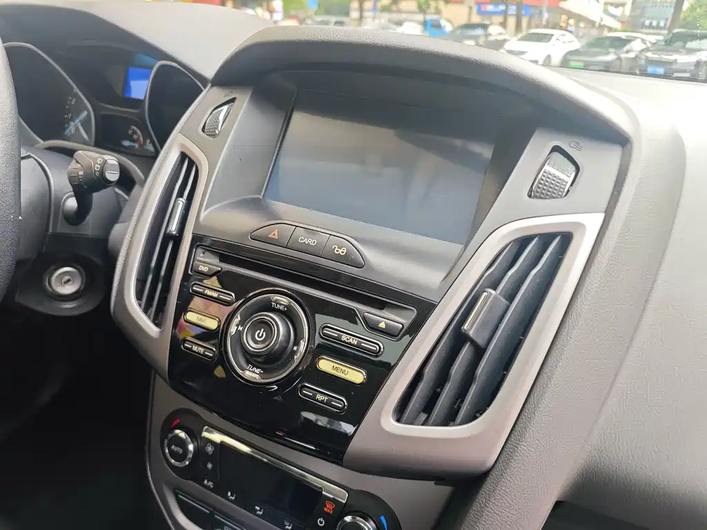 Ford Focus 2015 — фото 14
