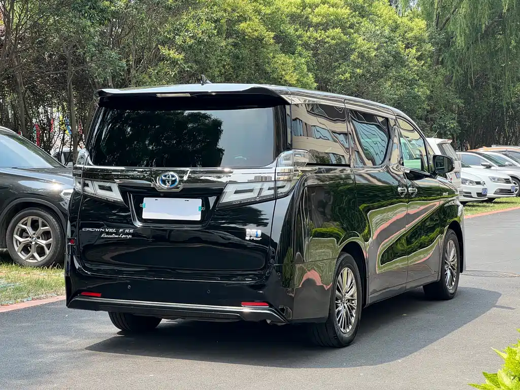 Toyota Vellfire 2022 — фото 18