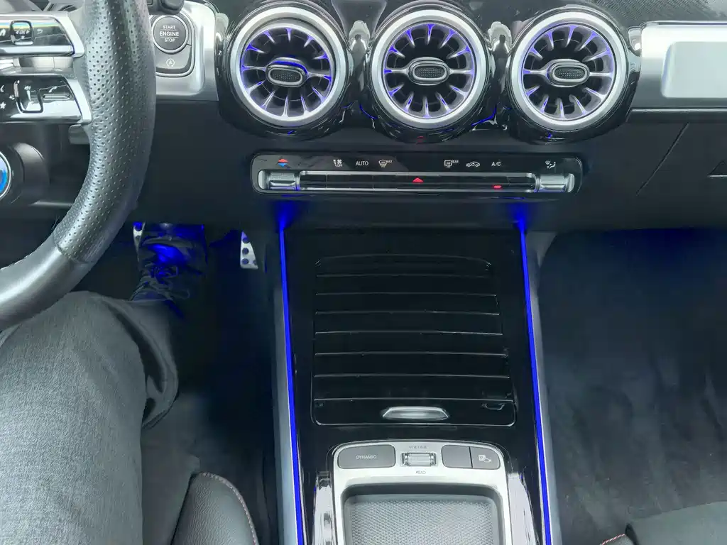 Mercedes-Benz GLB AMG 2024 — фото 17