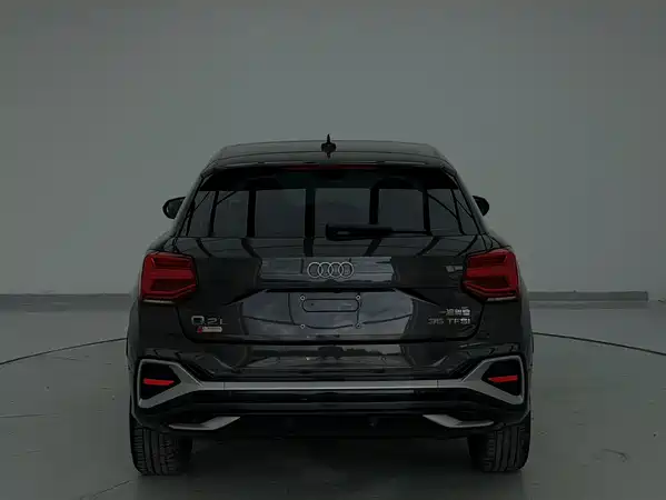 Audi Q2L 2022