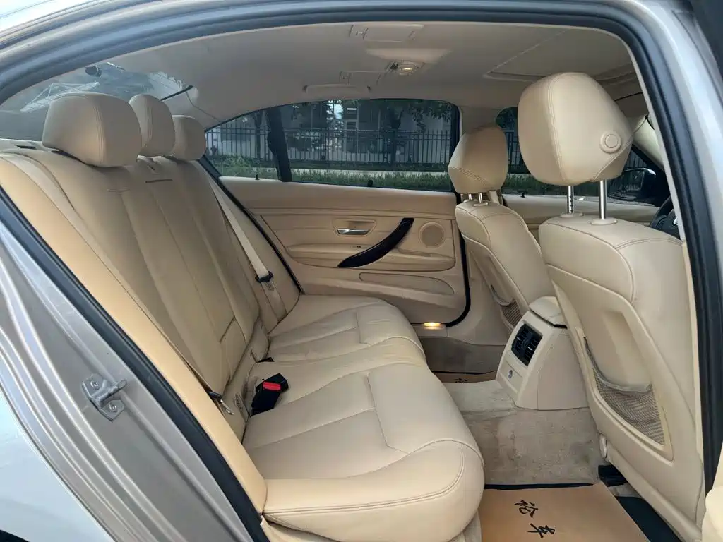 BMW 3 Series 2015 — фото 18