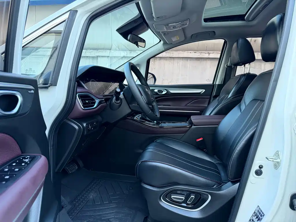 GAC Trumpchi M6 2025 — фото 4