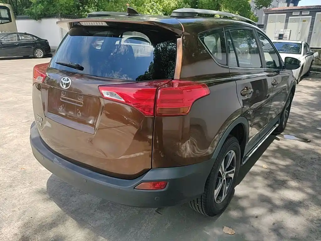Toyota RAV4 2015 — фото 7