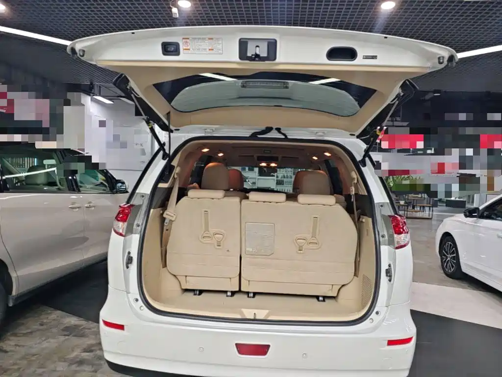 Toyota Previa 2018 — фото 19