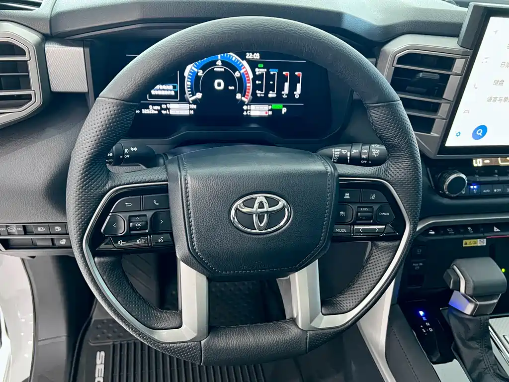 Toyota Sequoia 2023 — фото 15