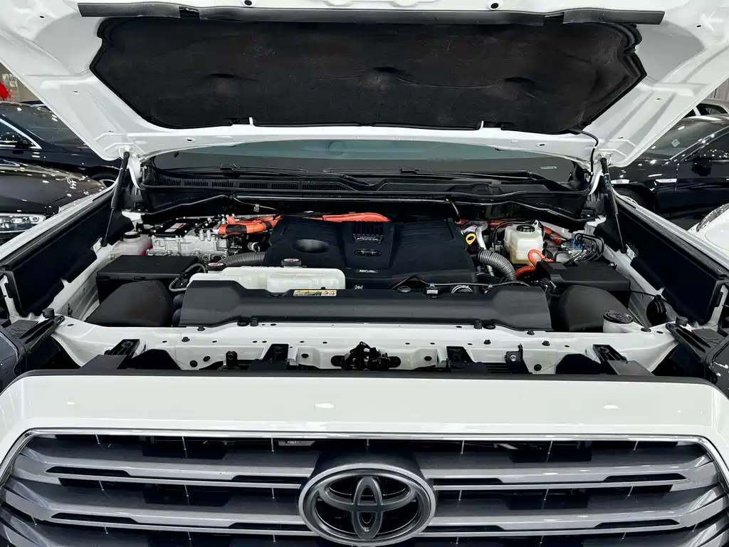 Toyota Sequoia 2023 — фото 24