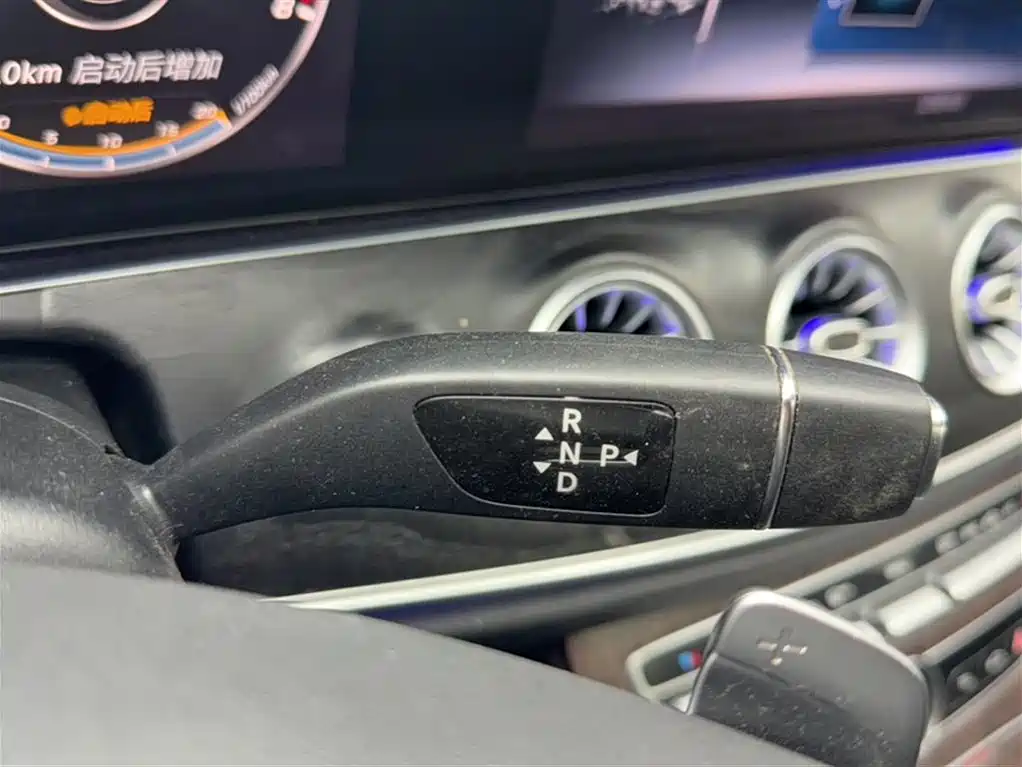 Mercedes-Benz E-Class 2017 — фото 20