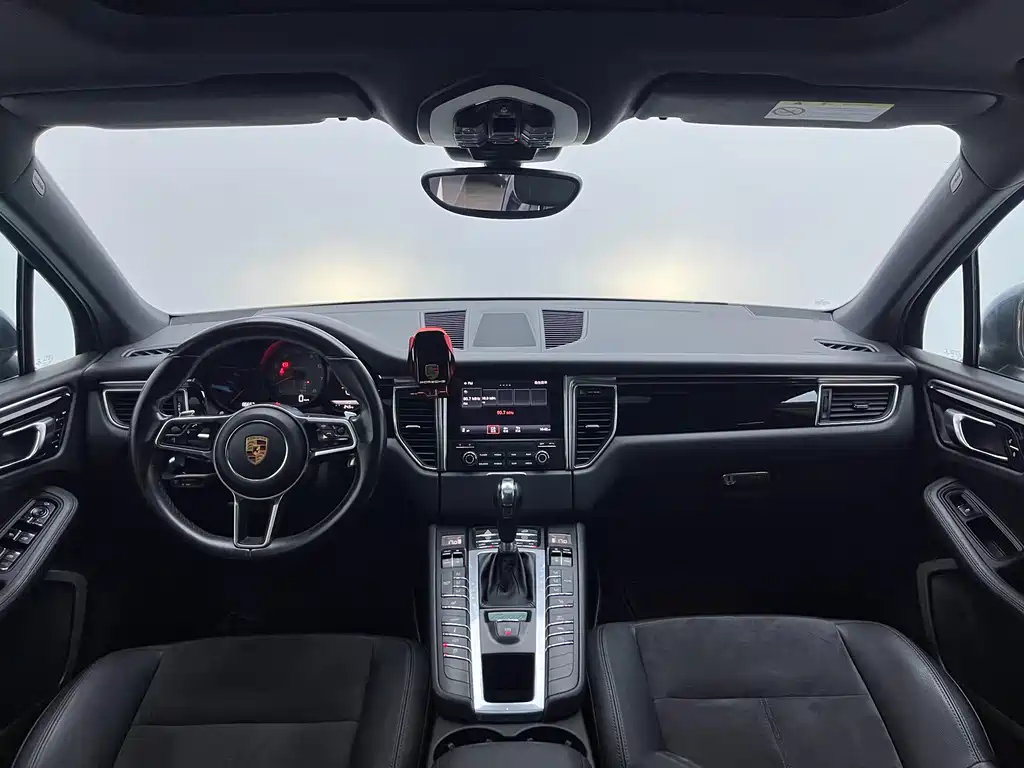 Porsche Macan 2017 — фото 15
