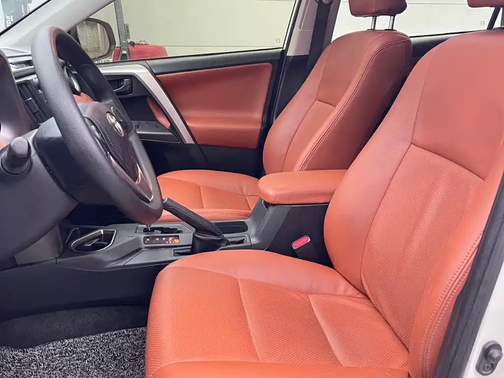 Toyota RAV4 2017 — фото 16