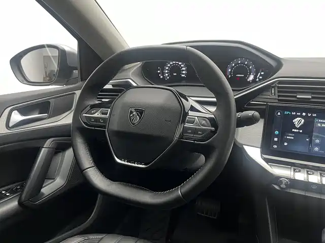 Peugeot 408 2024 — фото 12