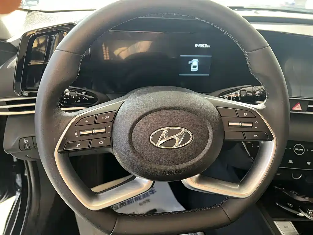 Hyundai Elantra 2023 — фото 11