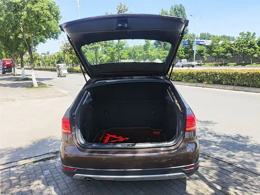 Volkswagen Cross Lavida 2015 — фото 19