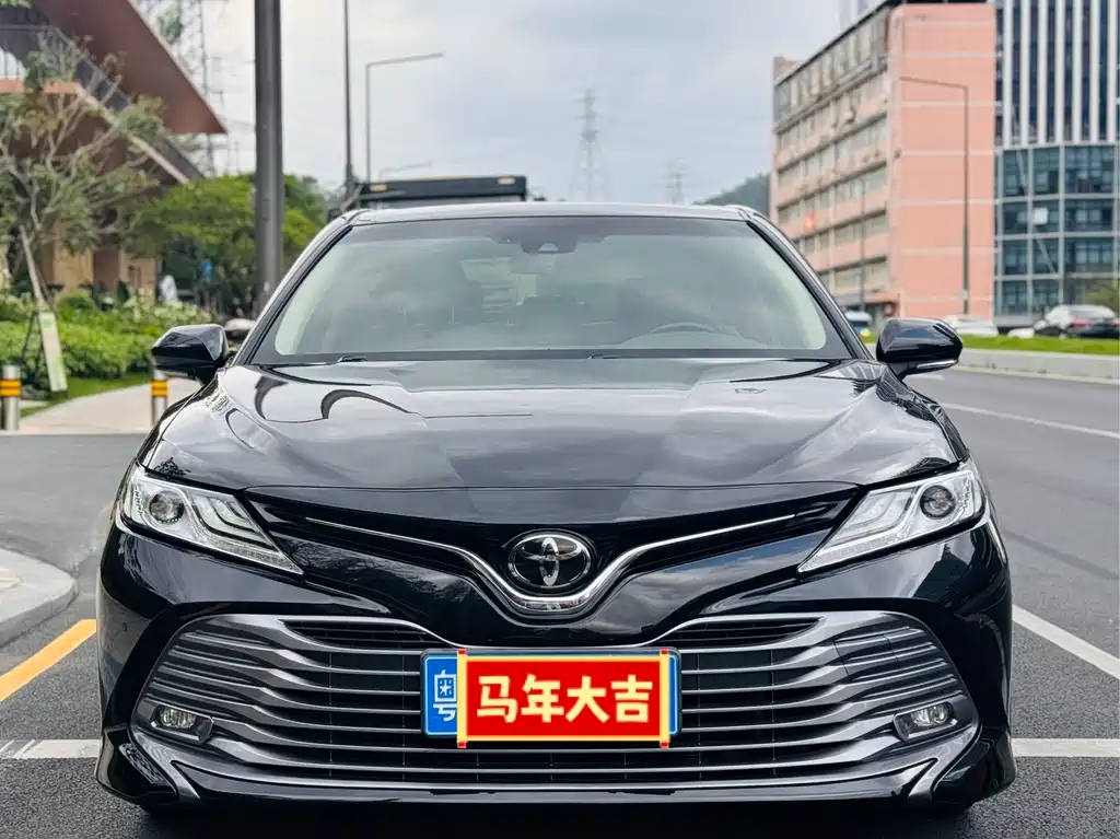 Toyota Camry 2020 — фото 2
