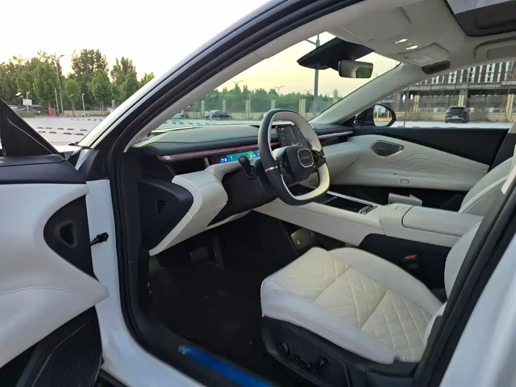 Lynk & Co 10 2025
