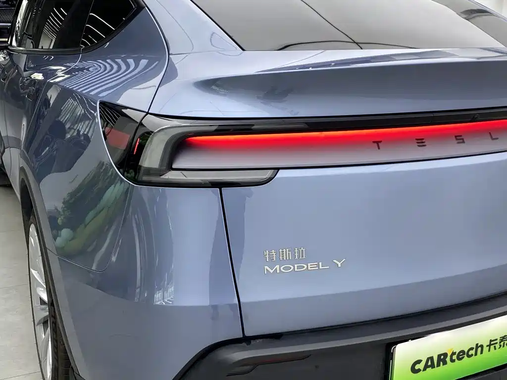 Tesla Model Y 2026 — фото 12