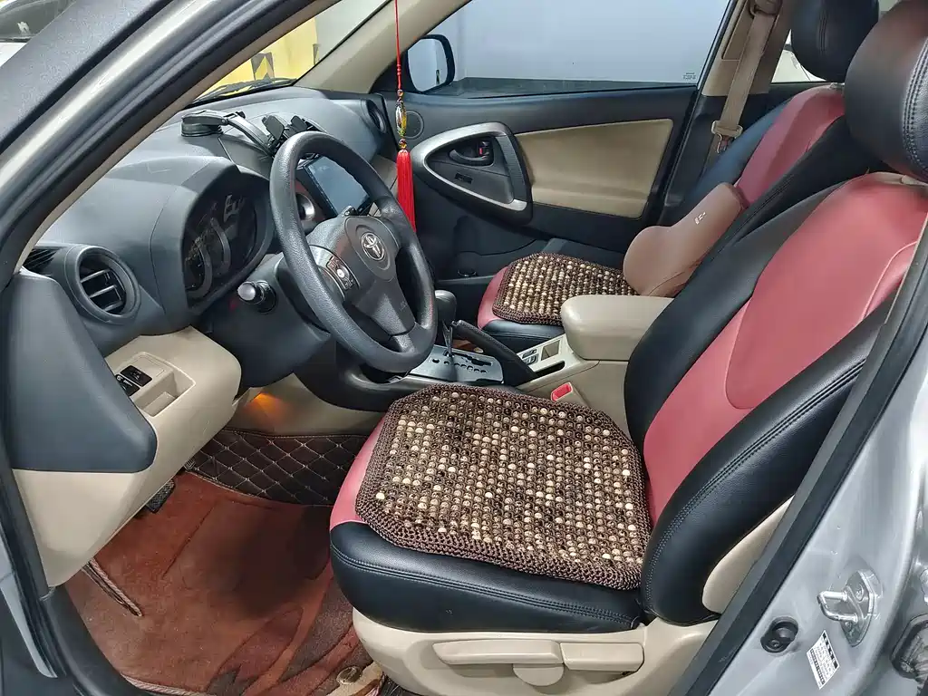 Toyota RAV4 2011