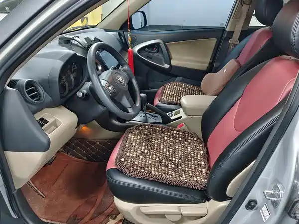 Toyota RAV4 2011