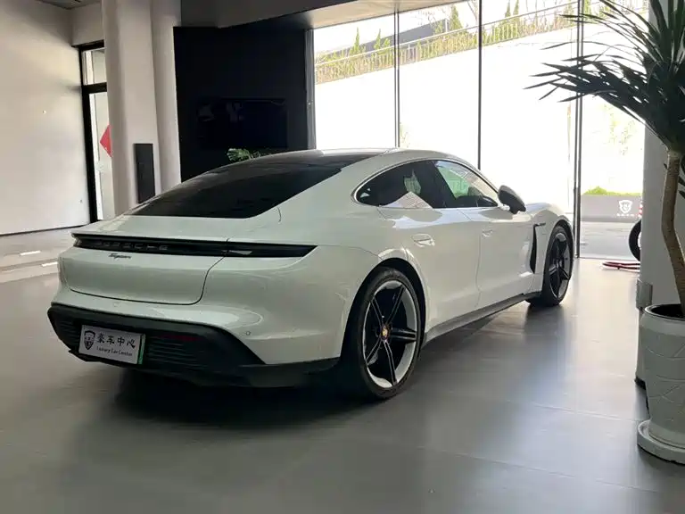 Porsche Taycan 2021 — фото 7