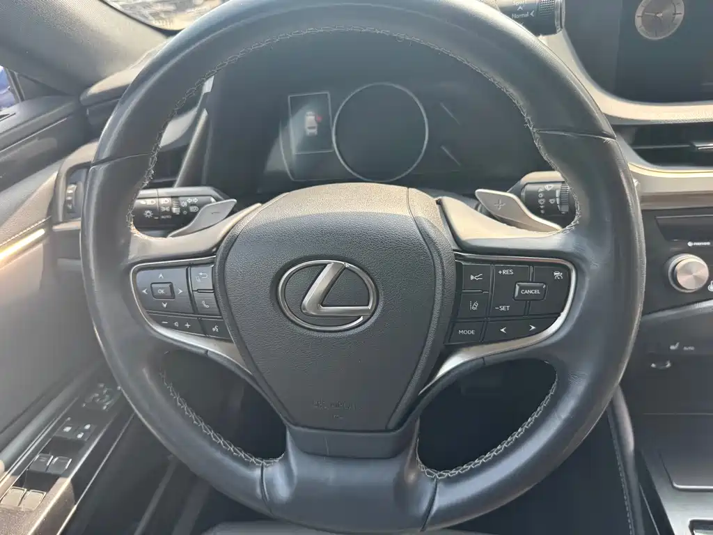 Lexus ES 2021 — фото 15