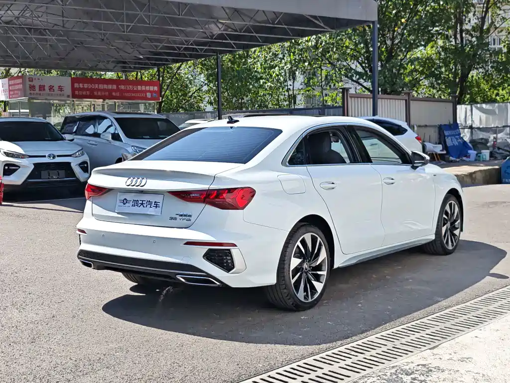 Audi A3 2023 — фото 13