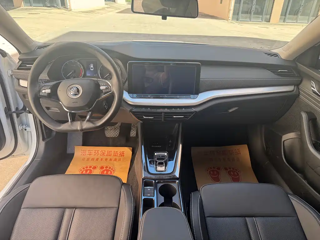 Skoda Octavia 2023 — фото 8
