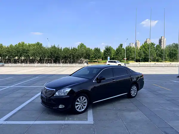 Toyota Crown 2010