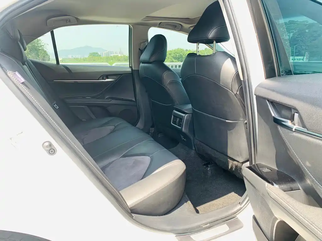 Toyota Camry 2022 — фото 10