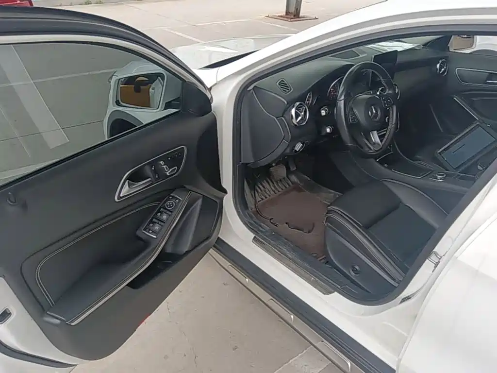 Mercedes-Benz GLA 2018 — фото 16
