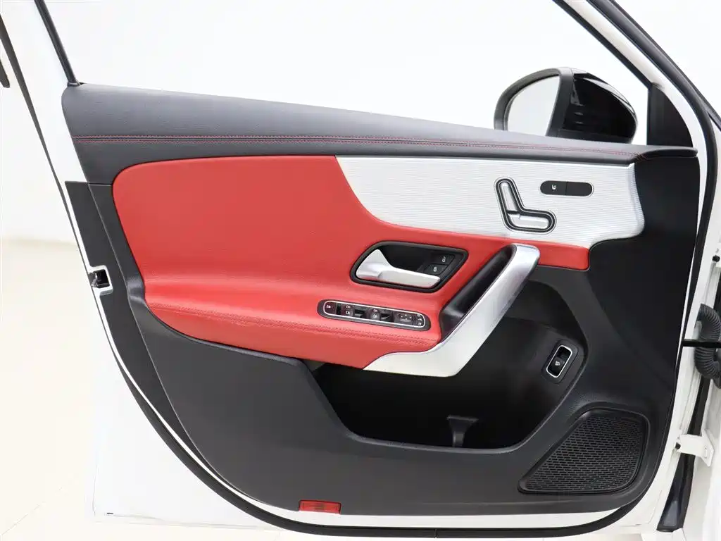 Mercedes-Benz A-Class AMG 2023 — фото 5