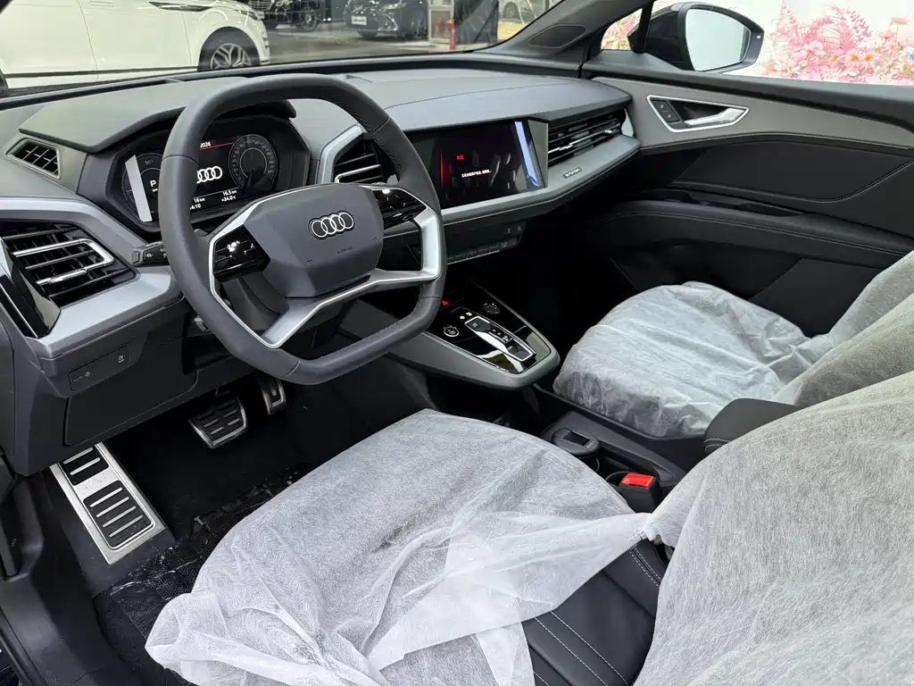Audi Q5 e-tron — фото 13